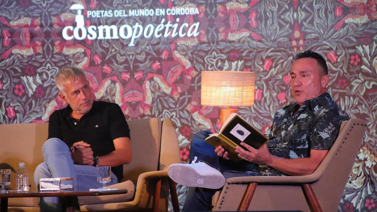 Encuentro entre Carlos Marzal e Ignacio Elguero en Cosmopoética.