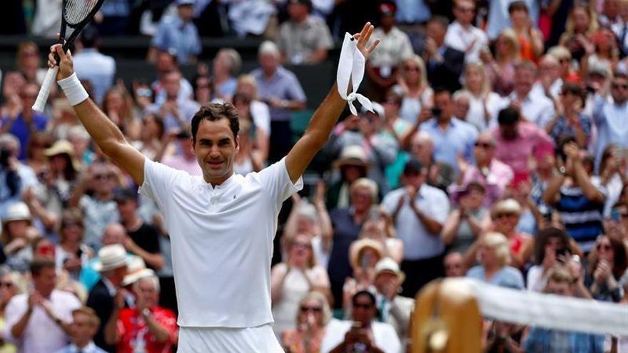 Federer vence a un Cilic lesionado y gana Wimbledon por octava vez