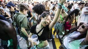 Ambiente animado en el Sónar Village de la Fira. 