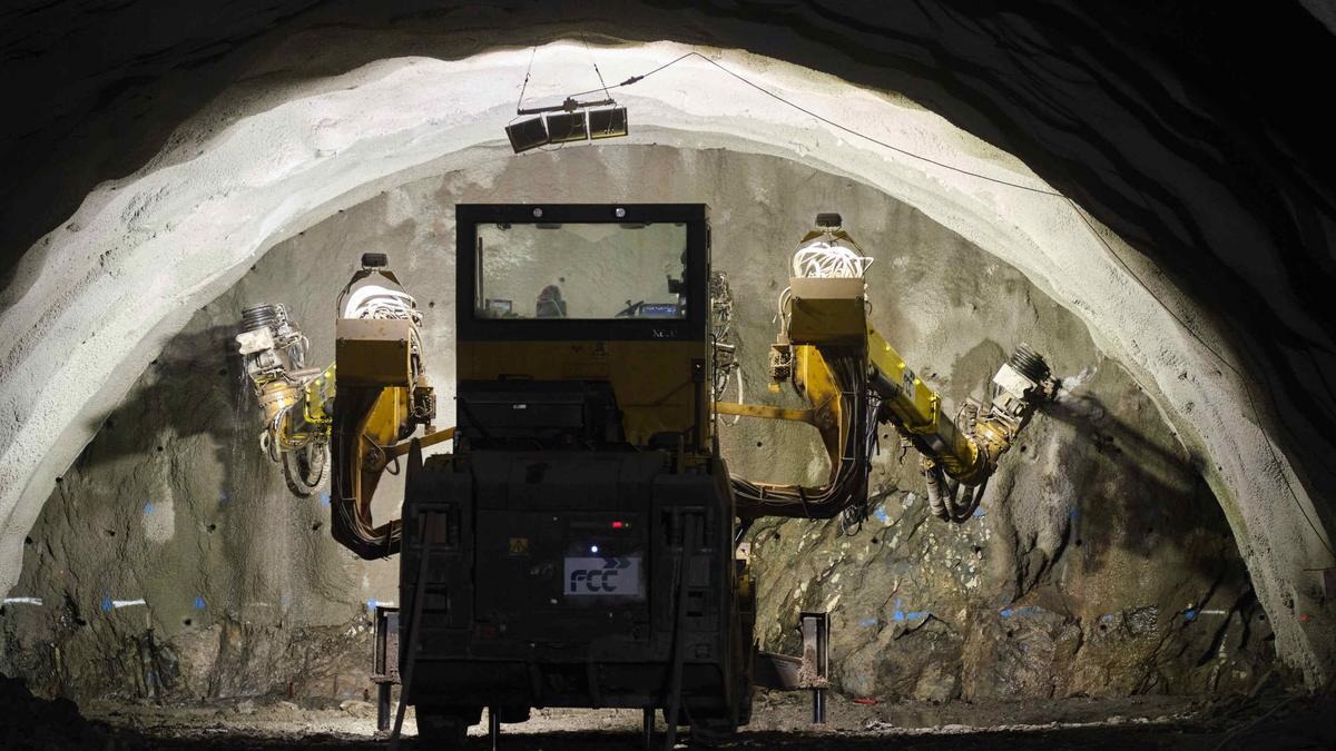 Obras en el túnel para el cierre del anillo insular de carreteras de Tenerife.