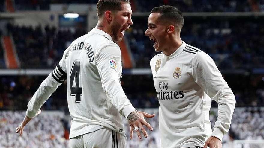 Sergio Ramos y el coruñés Lucas Vázquez celebran uno de los goles anotados ayer contra el Girona.