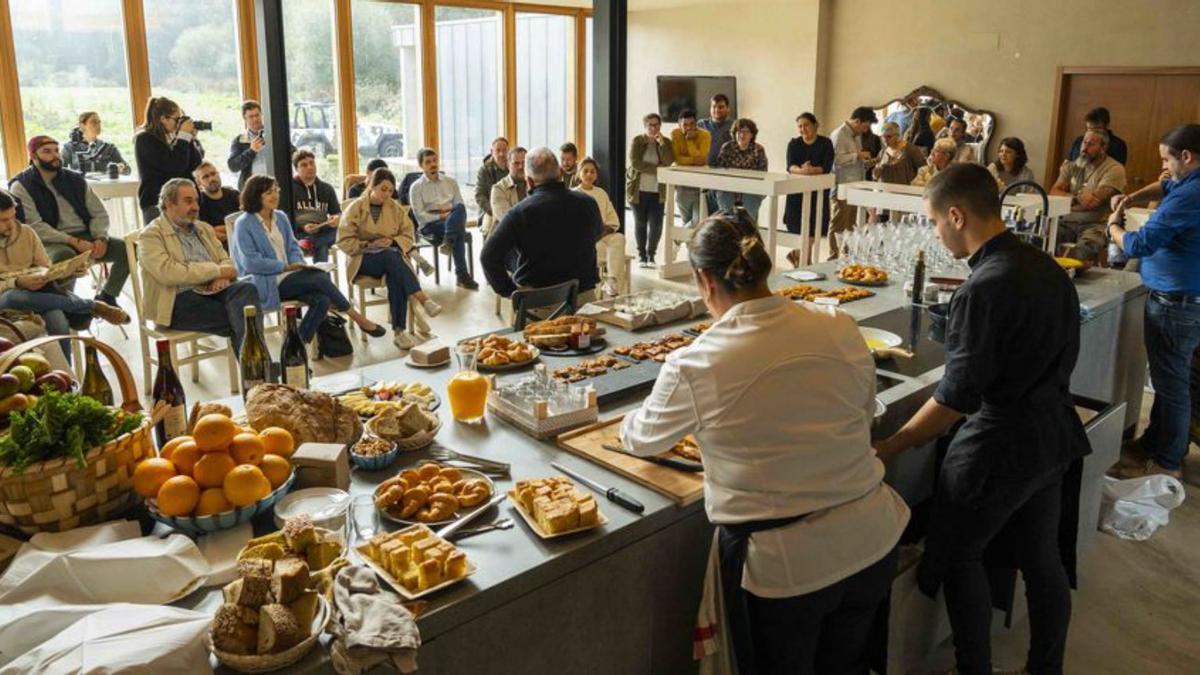 Encuentro de productores y cocineros en la sede de Daterra. |