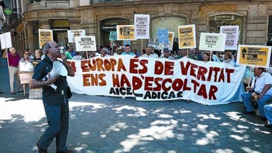Un juez rechaza la macrodemanda de Adicae por las preferentes de Caja Madrid