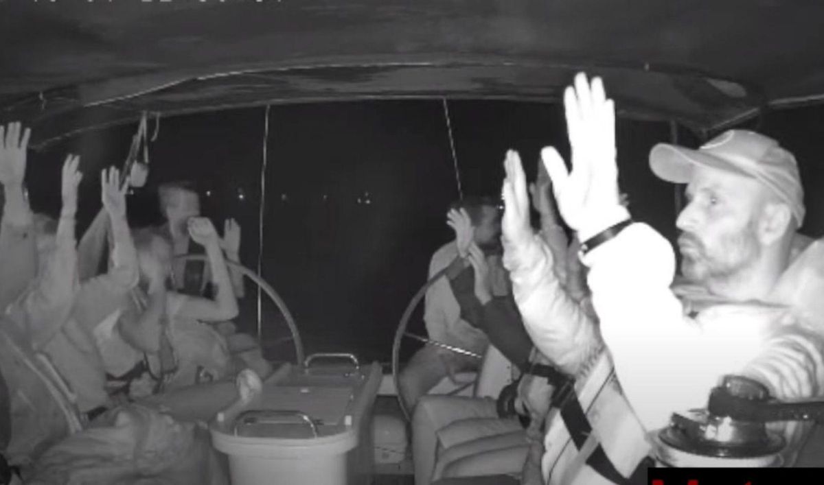 Israel assalta la flotilla i deté els activistes en aigües internacionals