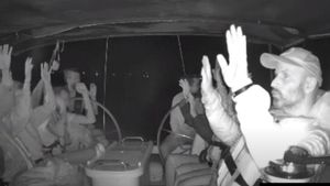 Israel assalta la flotilla i deté els activistes en aigües internacionals