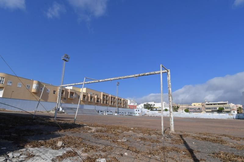 Total abandono del antiguo campo de futbol del Club de Futbol Union Carrizal