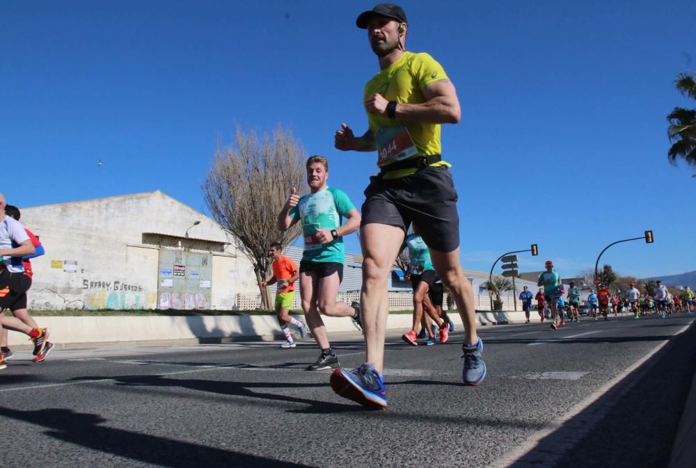 Más de 7.000 atletas tomaron la salida en una prueba que gozó de unas buenas condiciones para correr y que acabó encumbrando, de nuevo, al corredor del club Cueva de Nerja Abdelhadi El Mouaziz