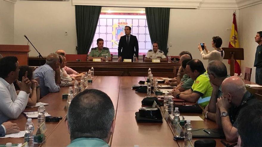 Un momento de la reunión entre Briones, Guardia Civil y asociaciones agrarias.