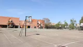 La lucha del colegio Cortes de Aragón por tener un patio 'verde': "No tenemos fondos para hacerlo"