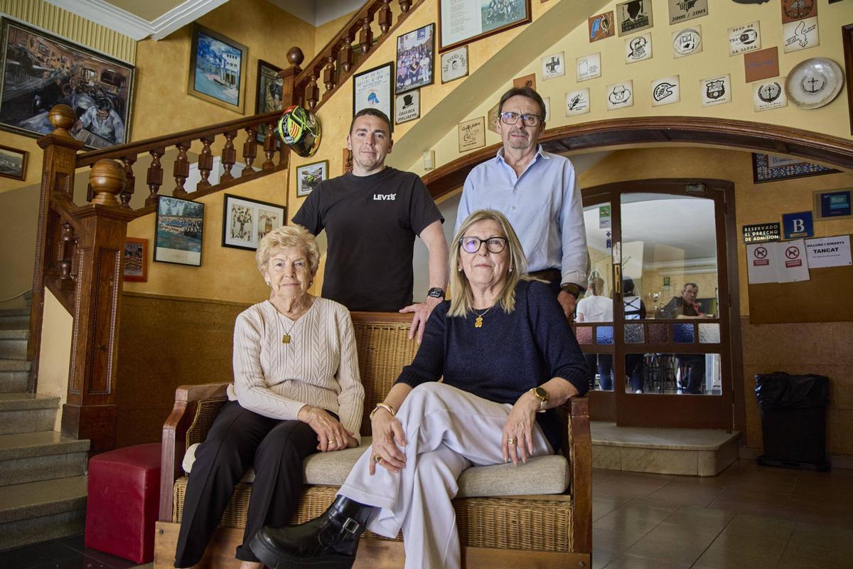 D'esquerra a dreta i de dalt a baix: David Auferil, Jaume Auferil, Montserrat Donadeu i Rita Puig.