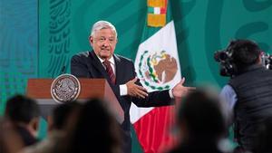 Andrés Manuel López Obrador, señaló este lunes que no se vacunará contra la covid-19 debido a que sus médicos le aseguraron que tiene suficientes anticuerpos.