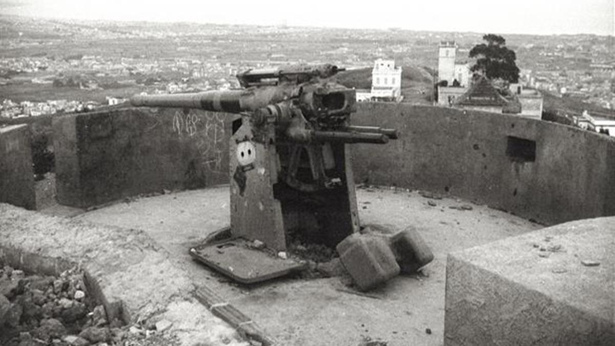Baterías antiaéreas en el Turó de la Rovira, durante la guerra civil.