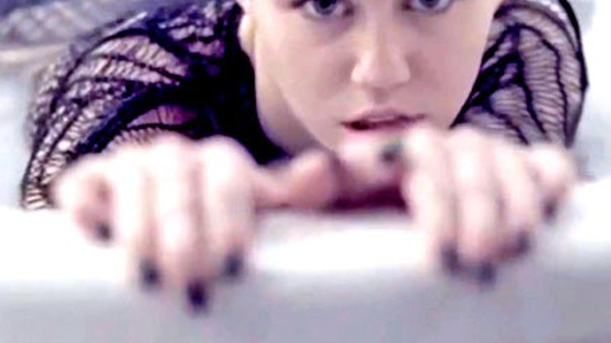 Miley Cyrus y su nuevo videoclip 'Adore you'
