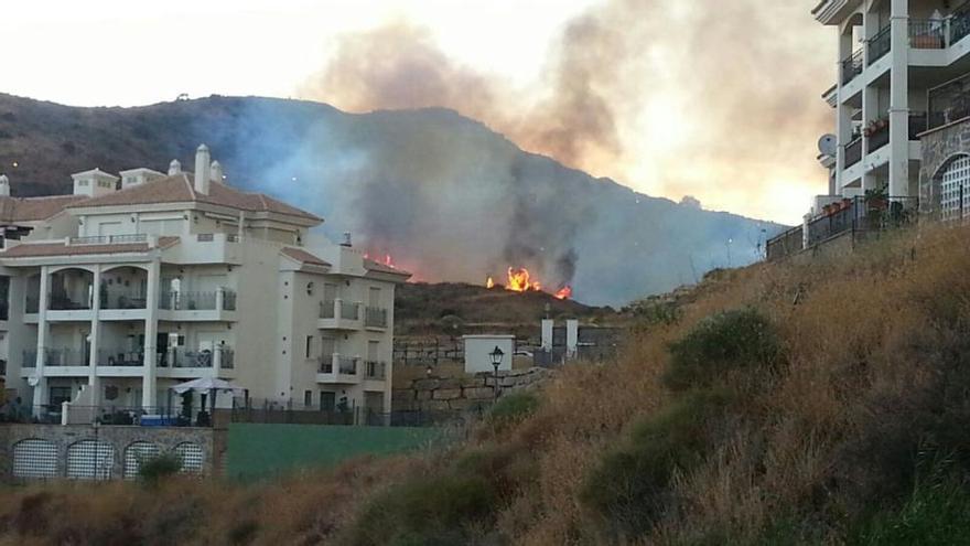 Imagen del incendio declarado hoy en Mijas.