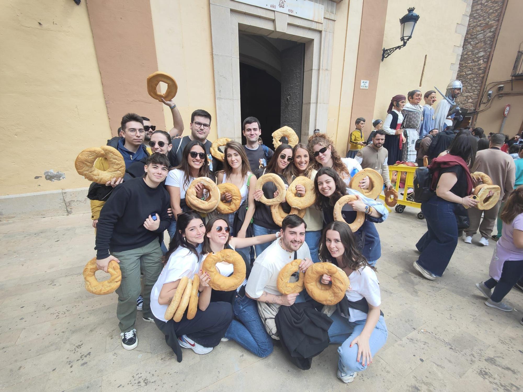 Búscate en la galería de fotos de la multitudinaria Festa del Rotllo de l'Alcora