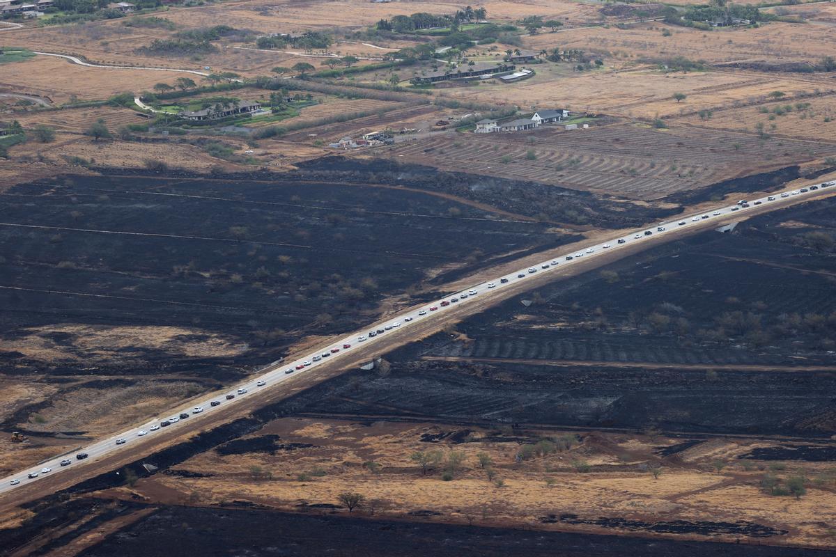 El fuego destruye la localidad de Lahaina, en Hawái