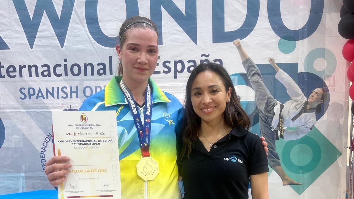 Zoe Ares Merino, con su entrenadora