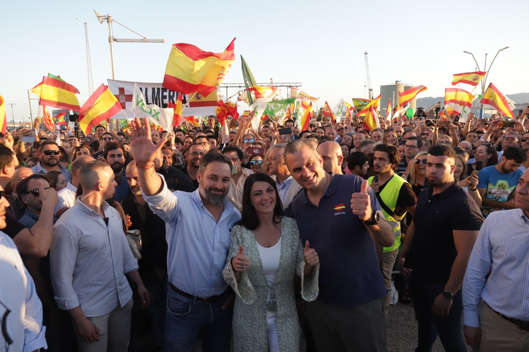 Abascal arropa a Macarena Olona en su puesta de largo en Málaga