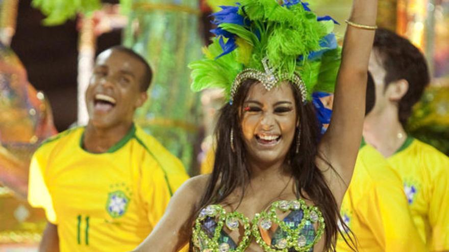 La &quot;novia del Mundial&quot; se estrena a ritmo de samba en Sao Paulo