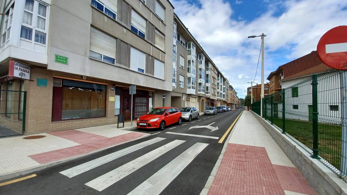 La calle Covadonga, en Lugo de Llanera, urbanizada recientemente, y en la que se localiza una de las comunidades de propietarios que reciben la ayuda.