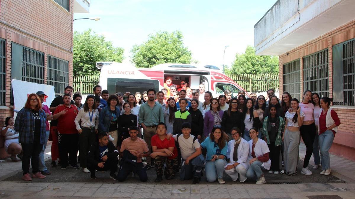 Alumnado, profesorado y otros profesionales que han participado en las actividades del IES Guadalquivir.
