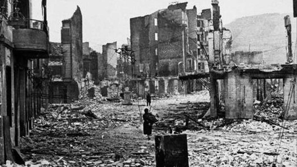 Gernika tras el bombardeo de 1937.