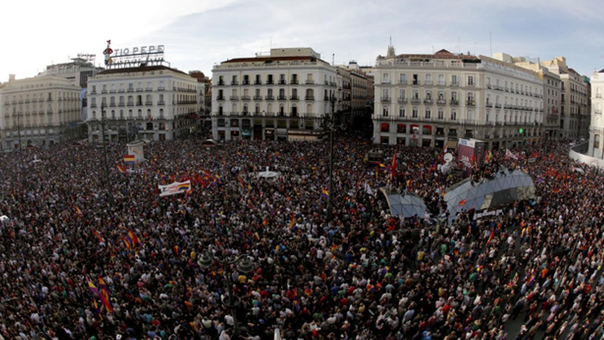 Concentración en la Puerta del Sol a favor de la celebración de un referendo sobre la continuidad de la Monarquía, este lunes.
