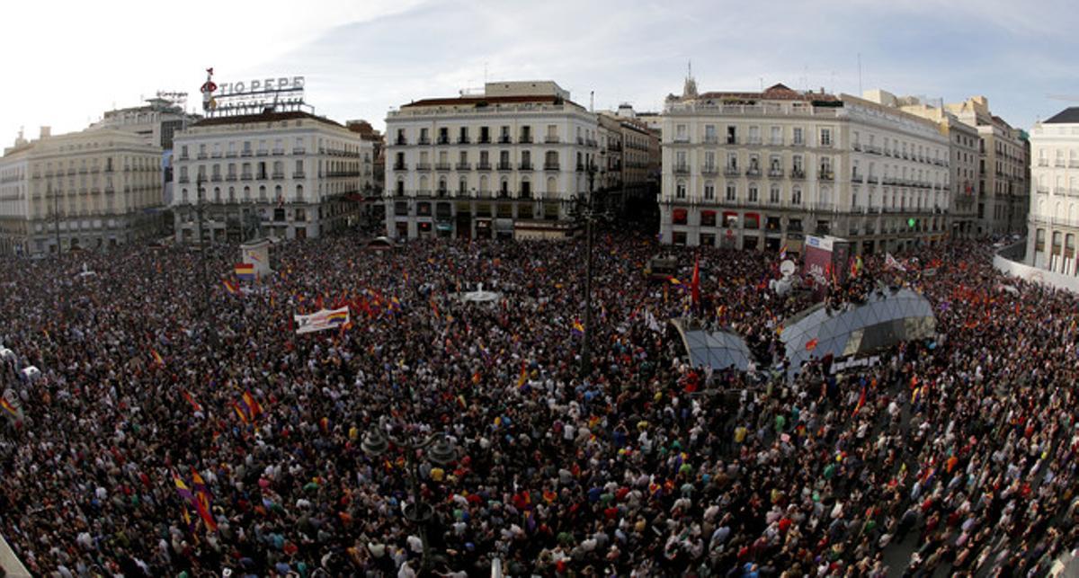 Concentració a la Puerta del Sol a favor de la celebració d’un referèndum sobre la continuïtat de la Monarquia, aquest dilluns.