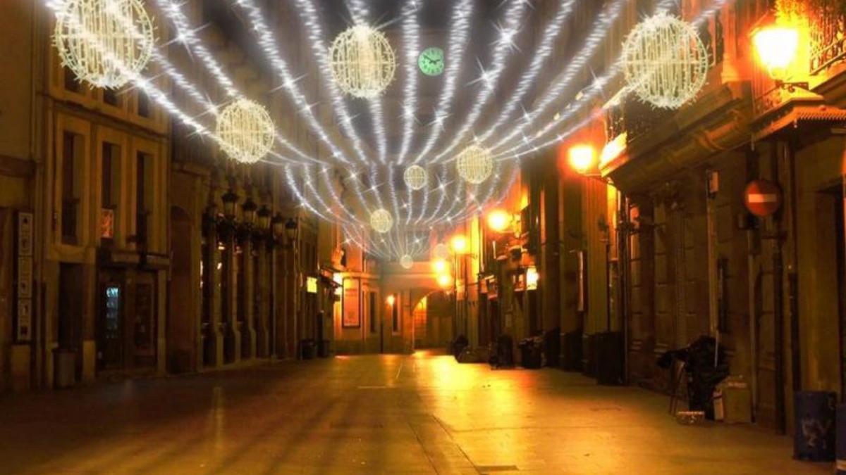 La Navidad brillará en 270 calles de Oviedo con 4,5 millones de bombillas