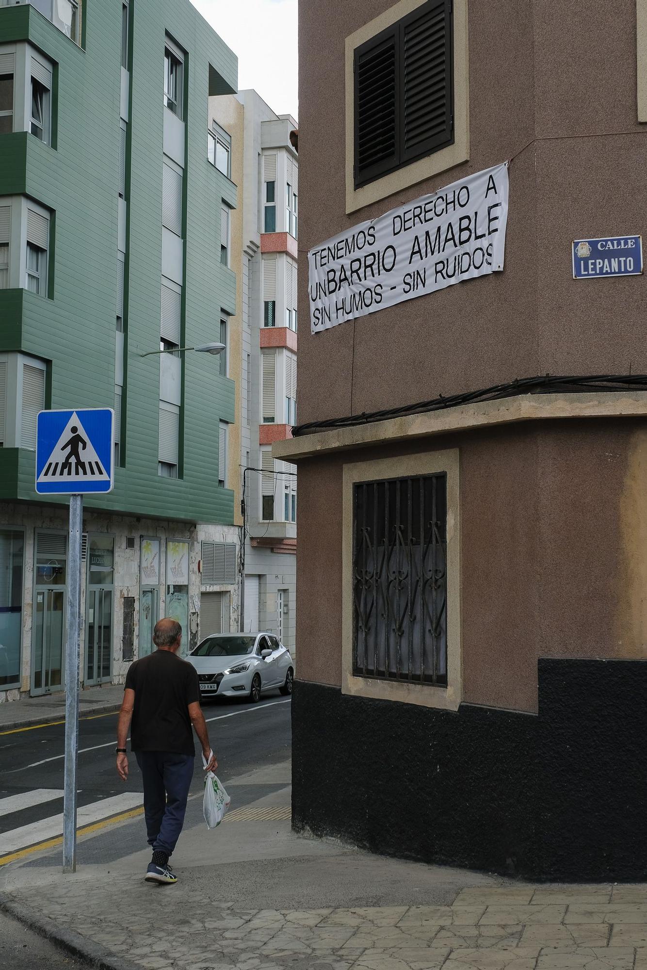 Vecinos de Guanarteme cuelgan pancartas de "Guanarteme no se vende, se defiende"