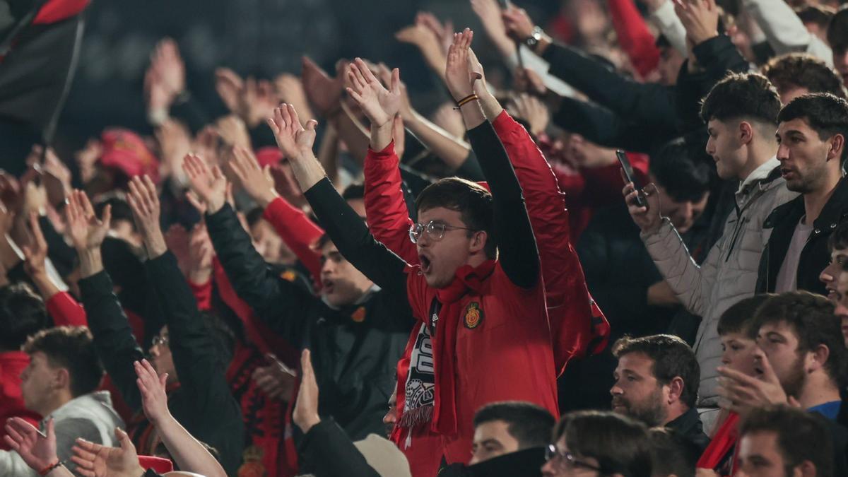Aficionados del Mallorca durante un partido de Liga.