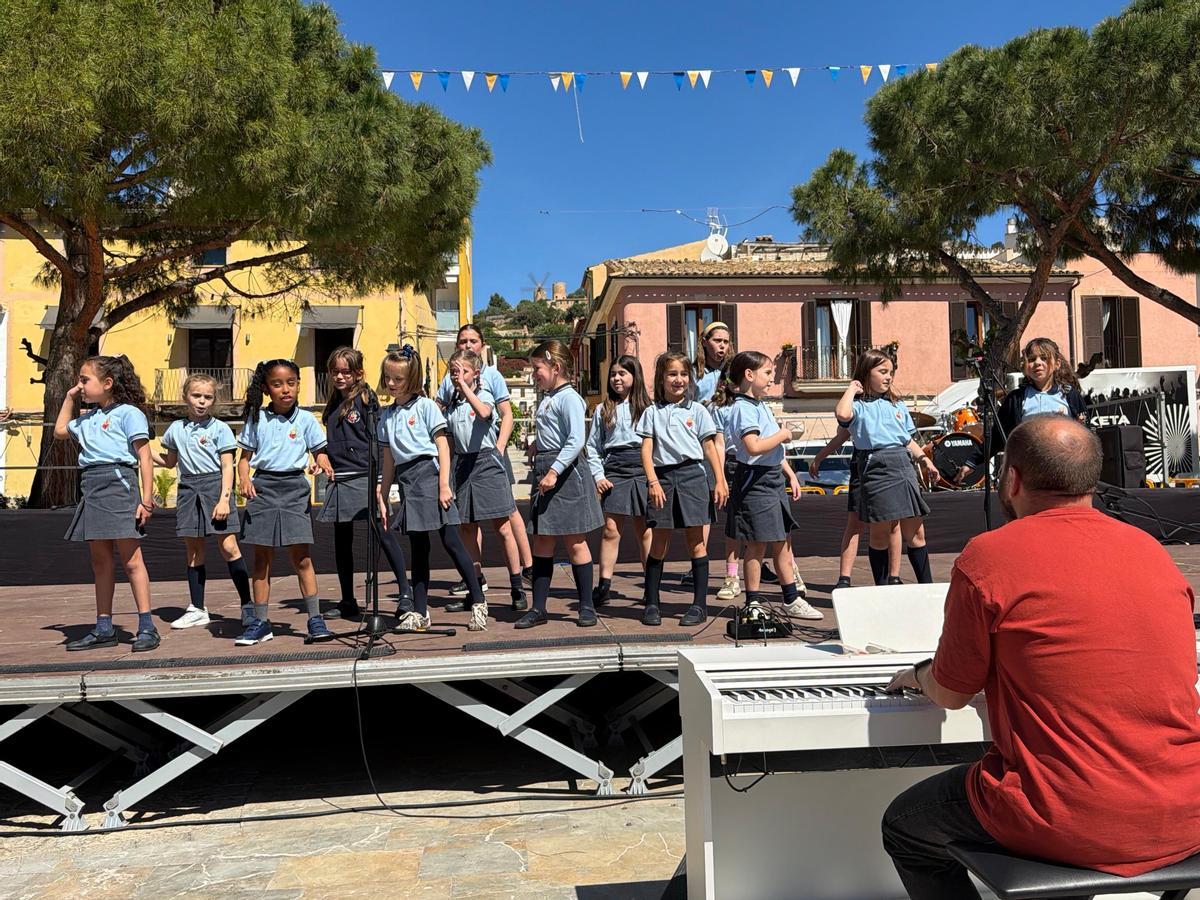 Más de 200 alumnos de centros educativos de Andratx protagoniza la tercera edición de “Musiqueando”