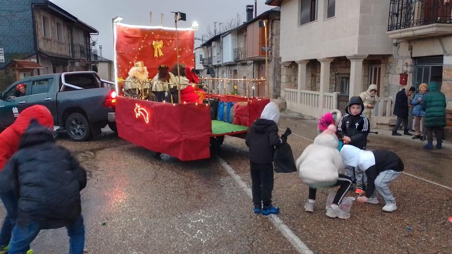 GALERÍA | Los Magos de Oriente aterrizan en Sanabria