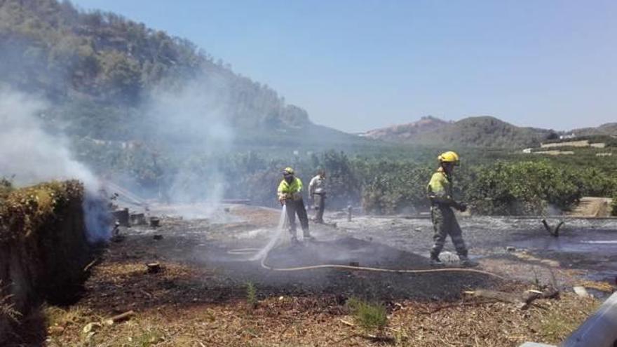 Los servicios de emergencias controlaron el incendio.