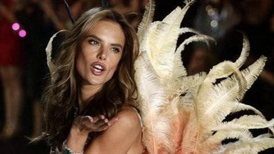 Mango fitxa la &quot;top model&quot; Alessandra Ambrosio i la filla de Kim Basinger