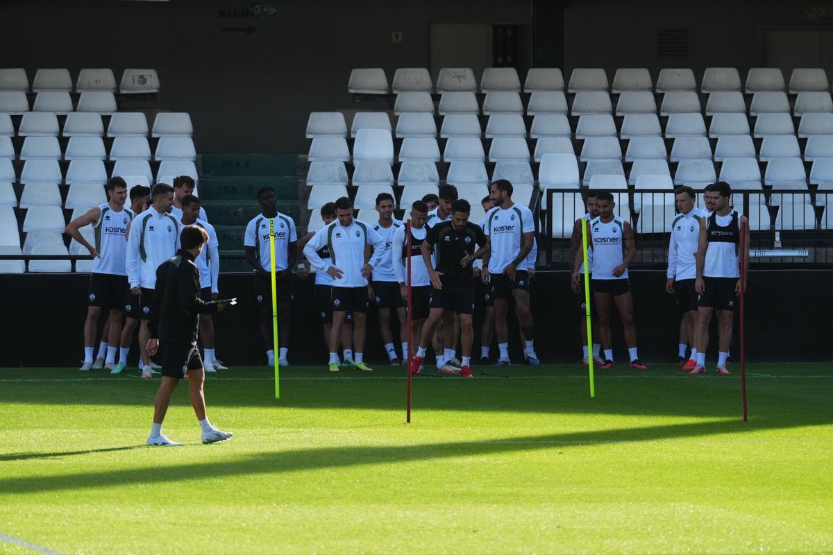 Galería | El CD Castellón entrena en el SkyFi Castalia antes de recibir al Sporting