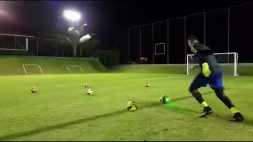 Así entrena Diego Alves en Brasil