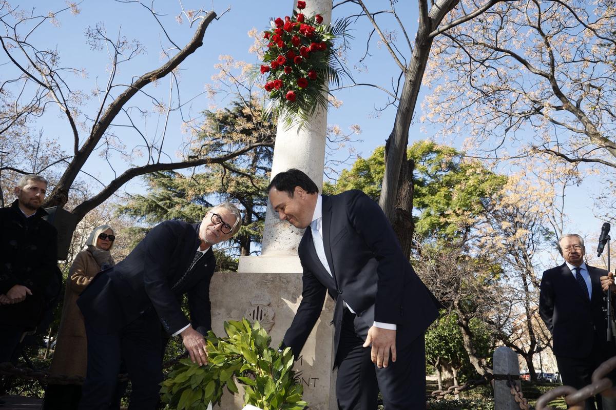 Las principales autoridades valencianas homenajean a Manuel Broseta en el 34 aniversario de su asesinato