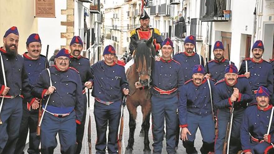 Morella se vuelca en su fiesta más desenfadada con El Contrabando