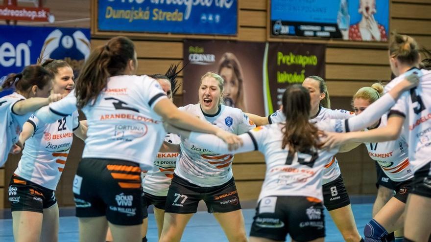 Las serbias del Bukovicka Banja celebran su pase a semifinales.