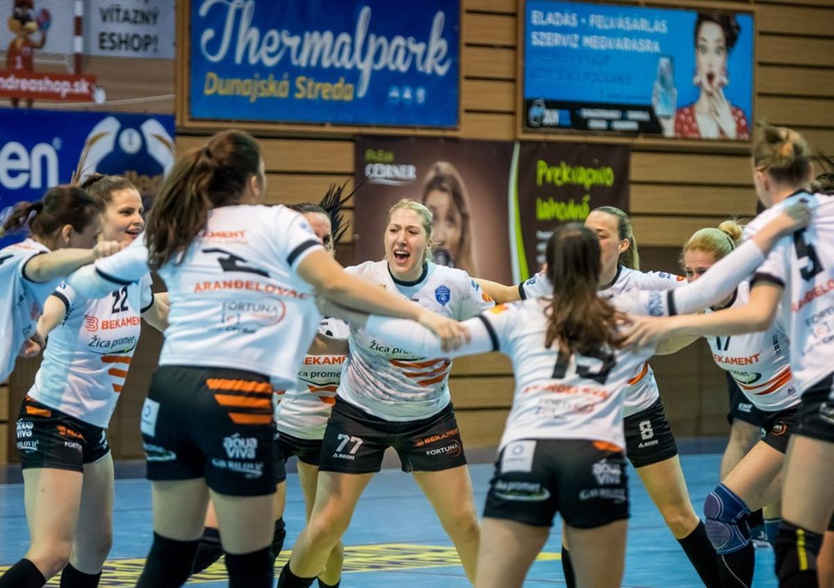Las serbias del Bukovicka Banja celebran su pase a semifinales.