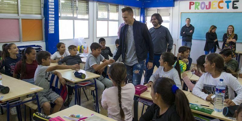 Cheryshev vuelve a las aulas en el CEIP Carlos Celma de Castellón