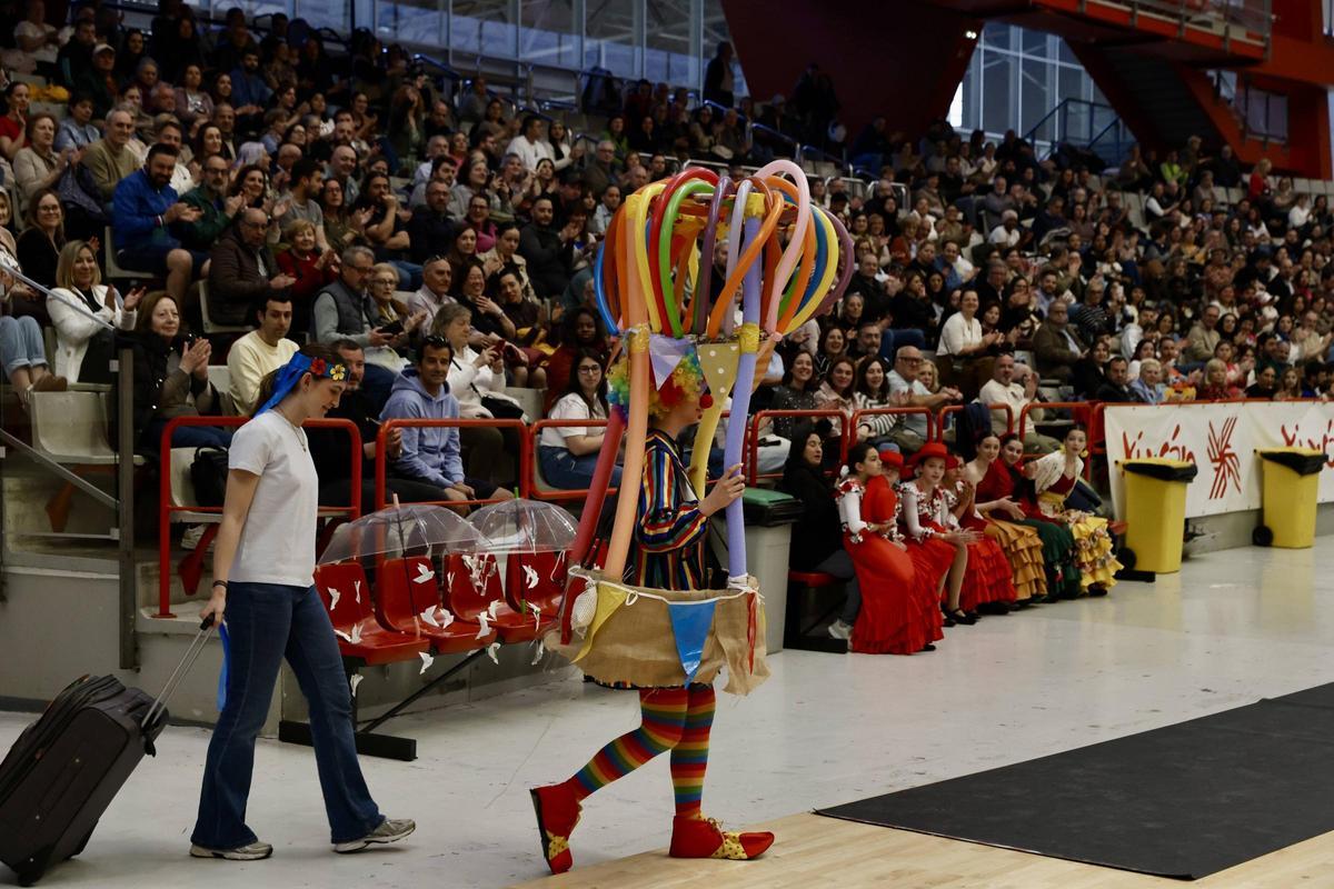 «Mandilones de colores» clama en Gijón por la diversidad y paz: en imágenes