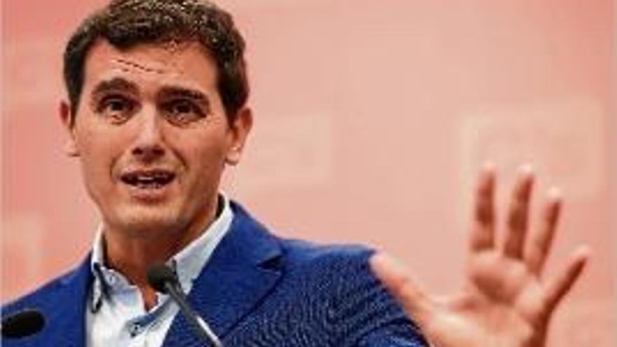 Díaz exigeix al líder del PSOE que assumeixi «responsabilitats»