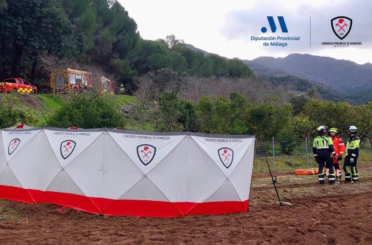 Intervención de una dotación del CPB por un accidente con maquinaria agrícola en Coín (Málaga).