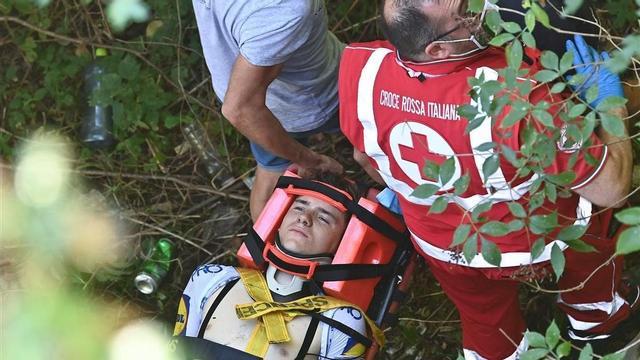 Remco Evenepoel, evacuado tras la caída.