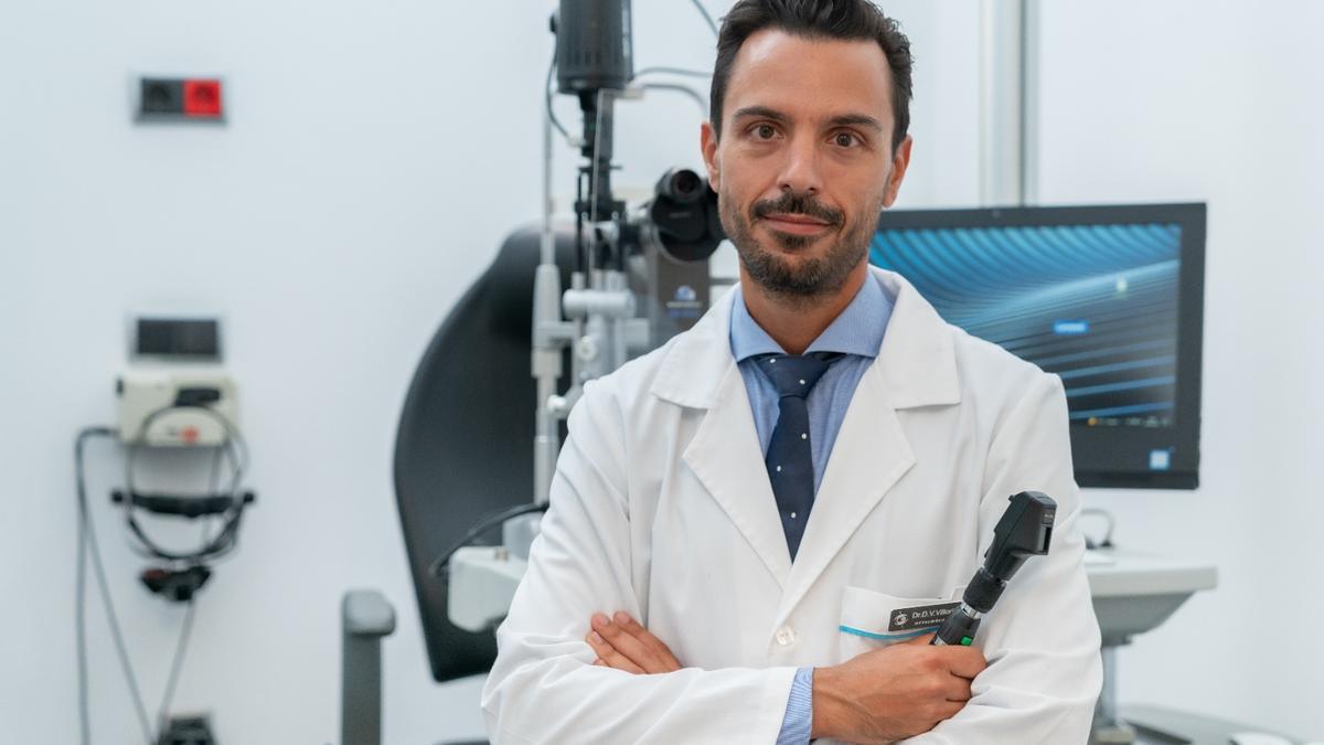 Doctor Daniel Villoria, médico oftalmólogo experto en cirugía refractiva y director de la Unidad de Retina en Clínica Villoria en sus centros de Vigo y Pontevedra