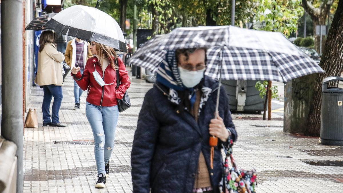 Baldosas-escupideras. Esquivarlas en días de lluvia, una obligación.