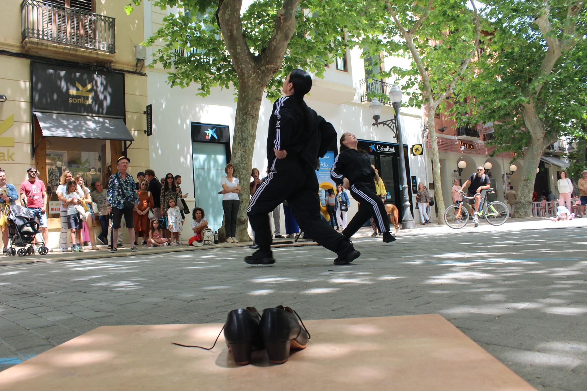 Calles en danza (y baile) en Dénia