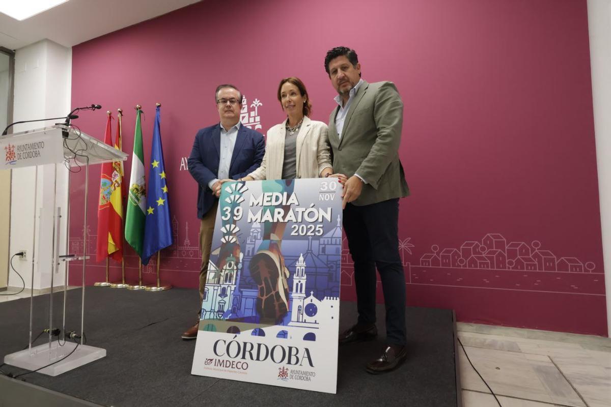 Marian Aguilar, entre Manuel Rivero y Sebastián del Rey, este jueves.